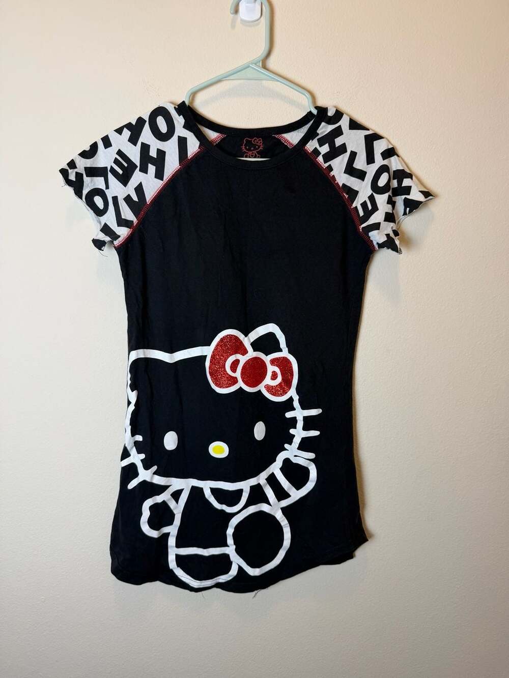 Hello Kitty T-Shirt Size S Black Graphic Tee